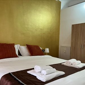 Genova Gold Rooms